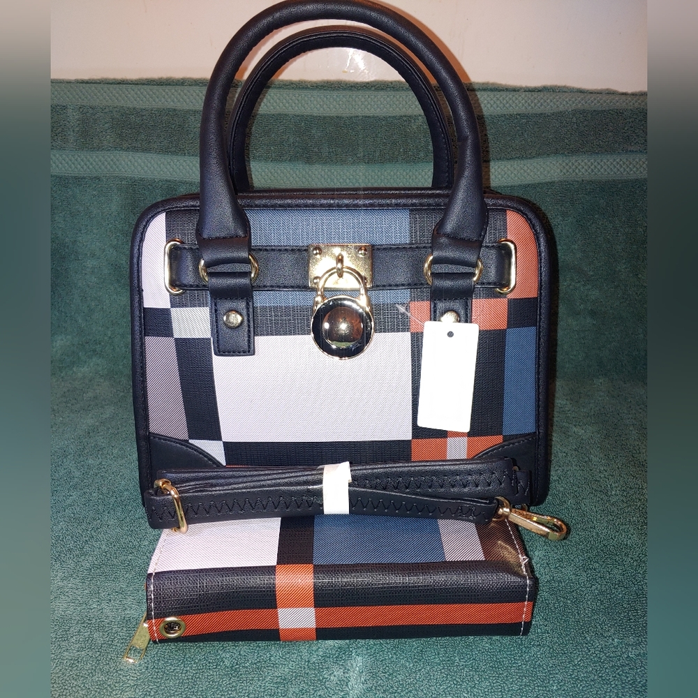 Handbag/Purse Trimmed in Black with Double Zip Wallet, Wristlet - Picture 2 of 6